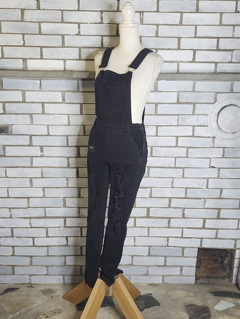 • Dollhouse Junior’s Distressed Denim Jean Skinny Leg Overalls Size 7 Black